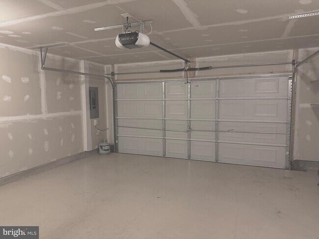 Building Photo - 1310 Saunders Dr