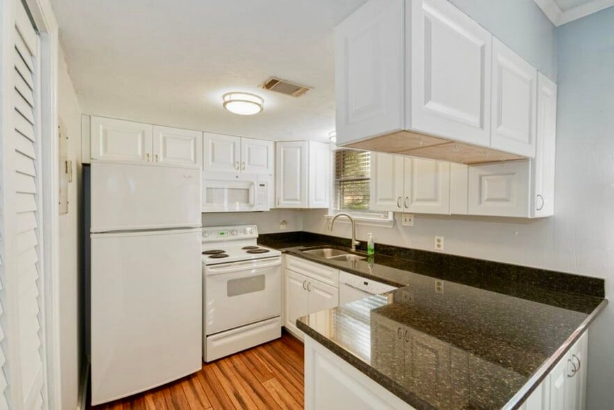 Building Photo - 304 S Franklin Blvd