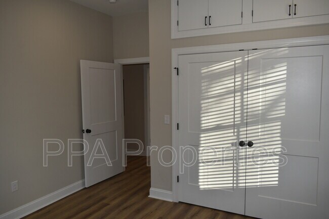 Building Photo - 306 S First St