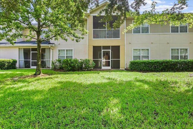 Building Photo - Large 2/2 in highly desirable The Cottages...