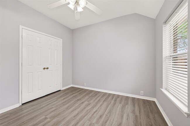 Building Photo - 3135 Silver Cedar Trail