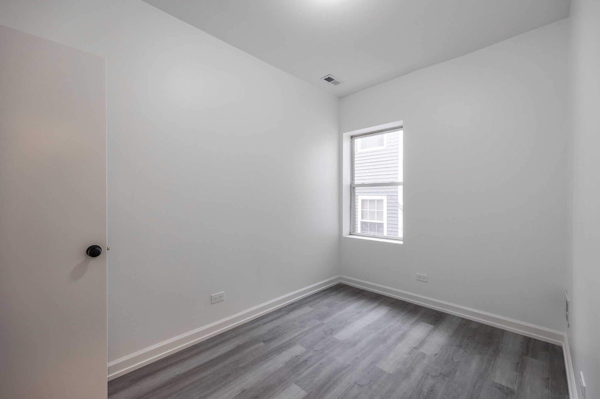 Building Photo - 1014 N Hamlin Ave