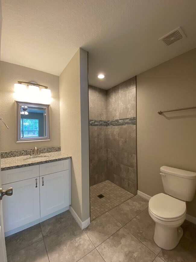 Building Photo - Desirable SW Ocala Neighborhood 3/2/2 *WON'T LAST*