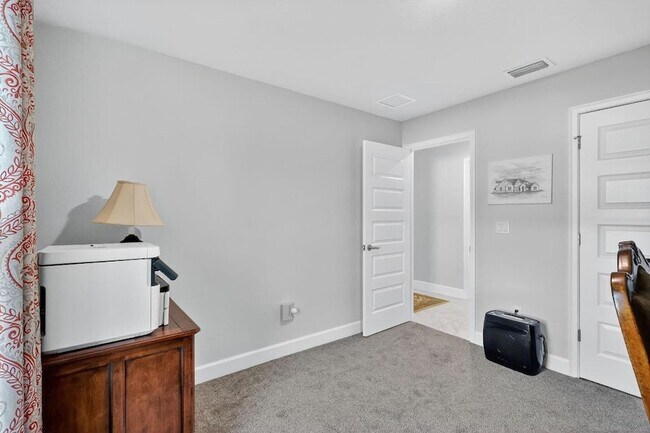 Building Photo - 8652 Waterstone Blvd