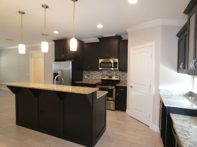 Building Photo - 2016 Salamanca St