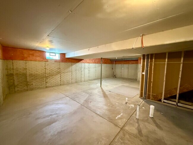 Building Photo - Spacious 4BR 2B w/ Large Backyard • Full Appliance Kitchen • 2-Car Garage in Pataskala