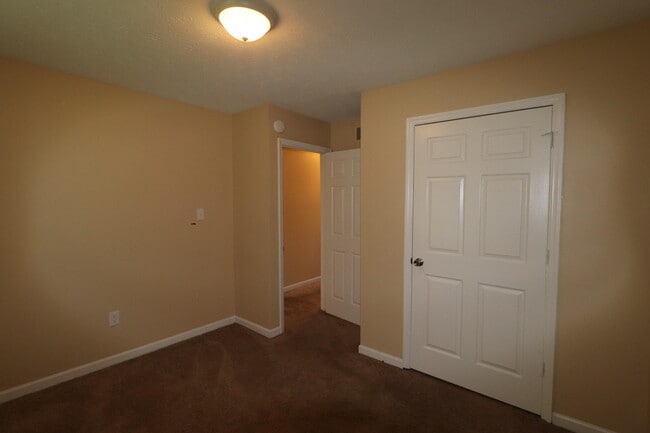 Building Photo - 126 Henry Ct