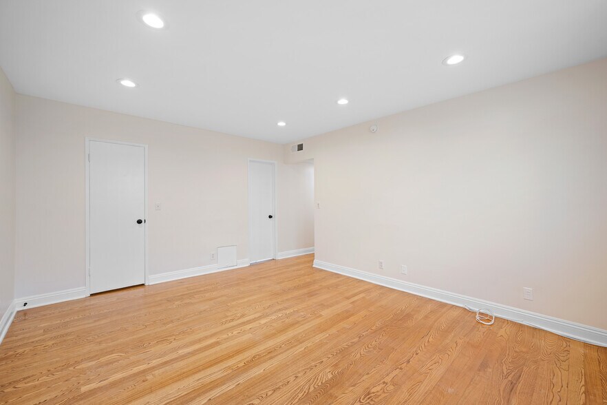 Building Photo - 14141 Dickens St