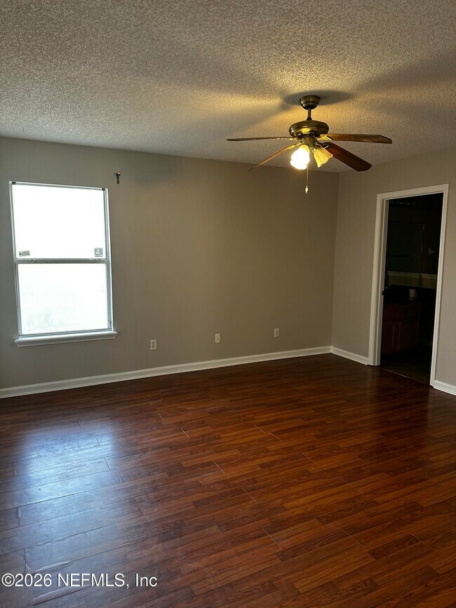 Building Photo - 2994 Mikris Dr E