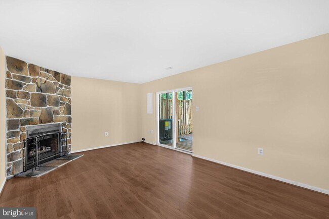 Building Photo - 5743 Burke Towne Ct