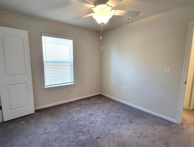 Building Photo - 505 Rockport St
