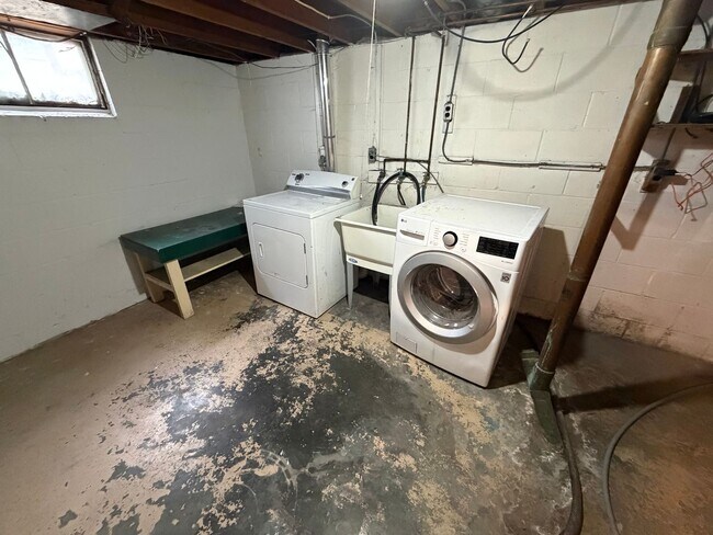 Building Photo - Home for rent near Augustana college