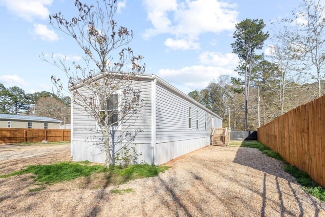 Building Photo - 19226 McLin Rd