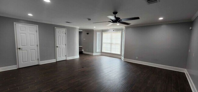 Building Photo - 105 Mable St