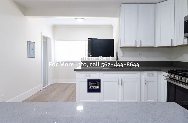 Building Photo - Duplex - 2 Bedroom/ 1 Bath - Santa Ana