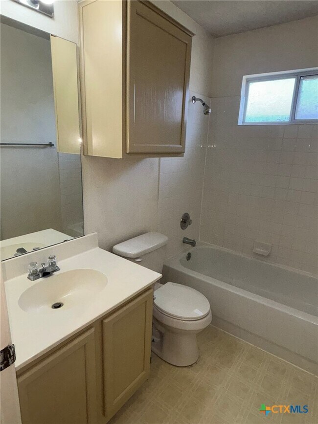 Building Photo - 2205 Garrett Dr