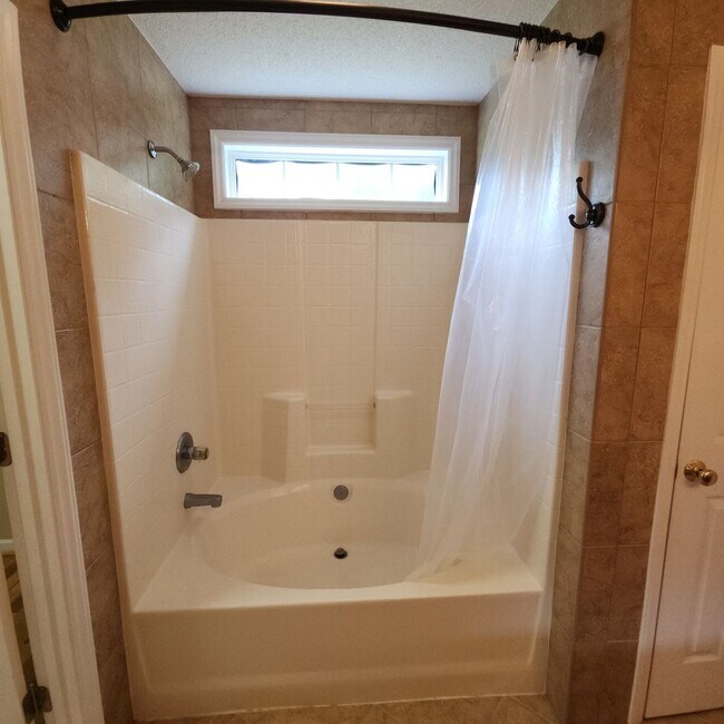 Building Photo - APPLICATIONS PENDING-One Level House with ...
