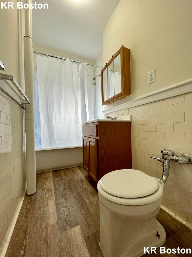 Building Photo - 1381 Boylston St