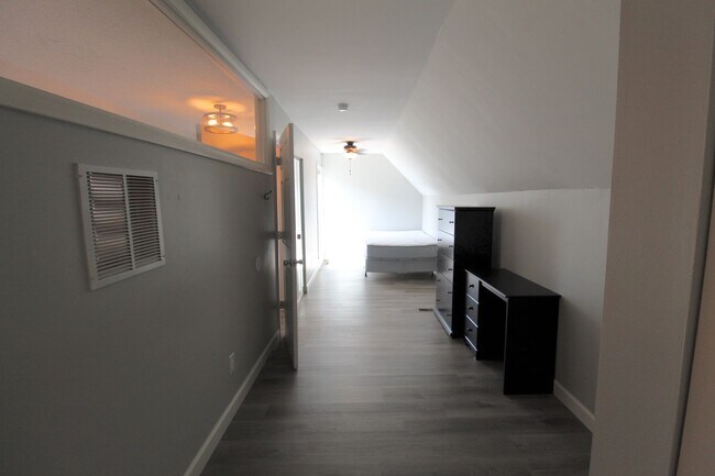 Building Photo - 1348 Hunters Rd