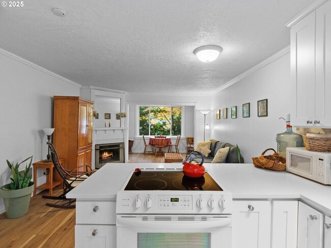 Building Photo - Bright & Inviting 2-Bed, 1.5-Bath with Modern Touches and Private Upstairs Retreat