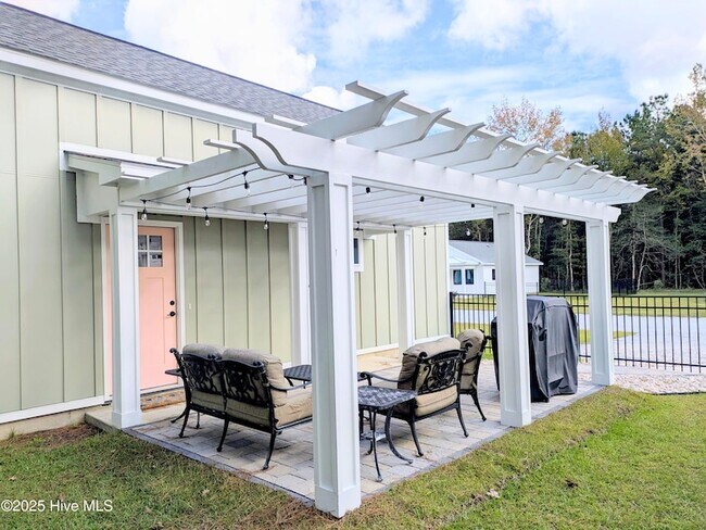 Building Photo - 124 Long Pond Lp