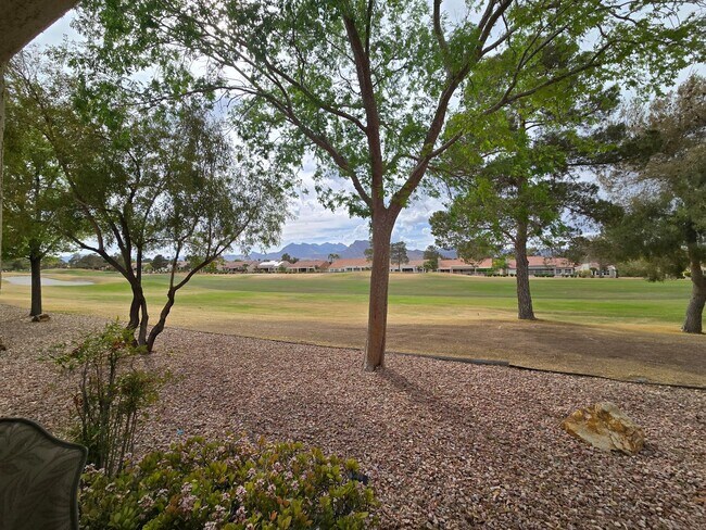 Building Photo - Fully Furnished single story 2 bed 2 bath ...