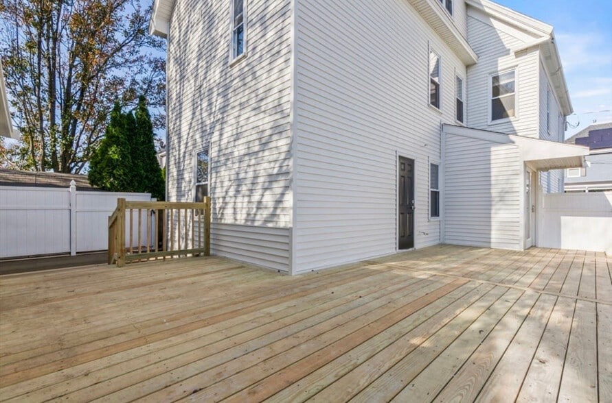 Deck - 19 Cushing St