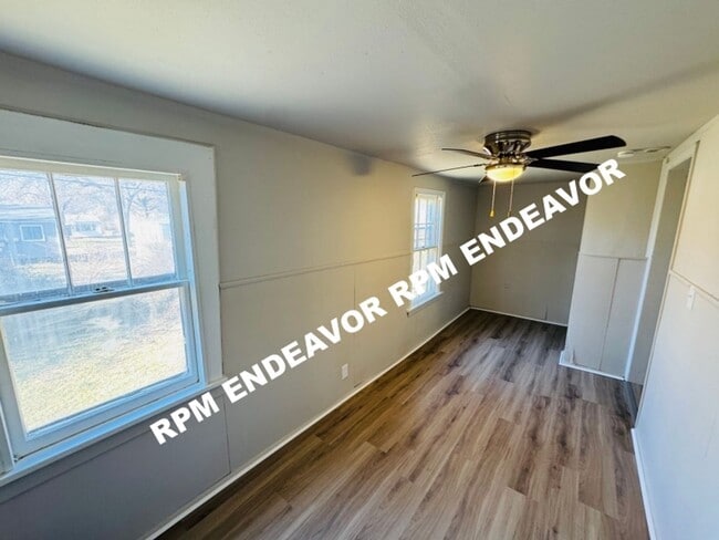 Building Photo - “Move-In Ready 2BR St. Louis Home with Bonus Room"