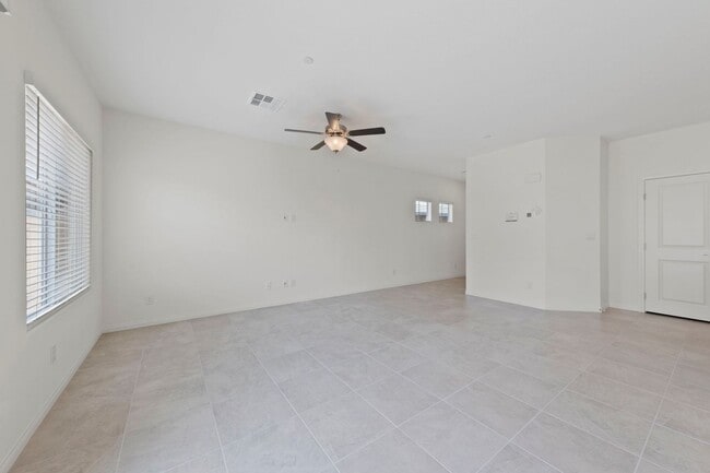 Building Photo - 412 Canary Song Dr