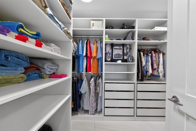 Building Photo - 153 N Seabreeze Blvd