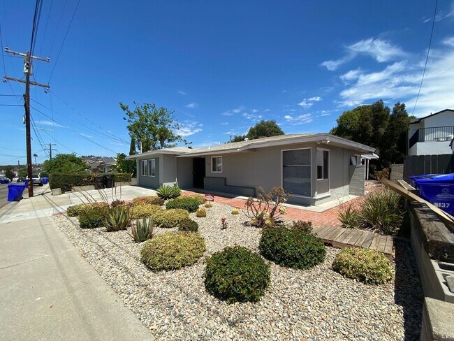 Building Photo - 5BD/3BA on Tipton!! Great Backyard w Patio!! (Lease out, pending signatures. Check back in a few ...