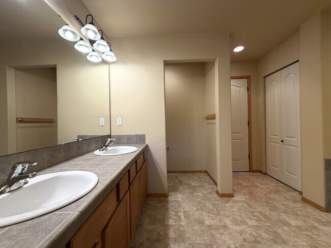 Building Photo - Spacious 4-Bedroom Home Near Lake Stevens in Desirable Noble Court