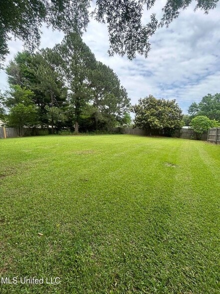 Building Photo - 204 Foxwood Cove