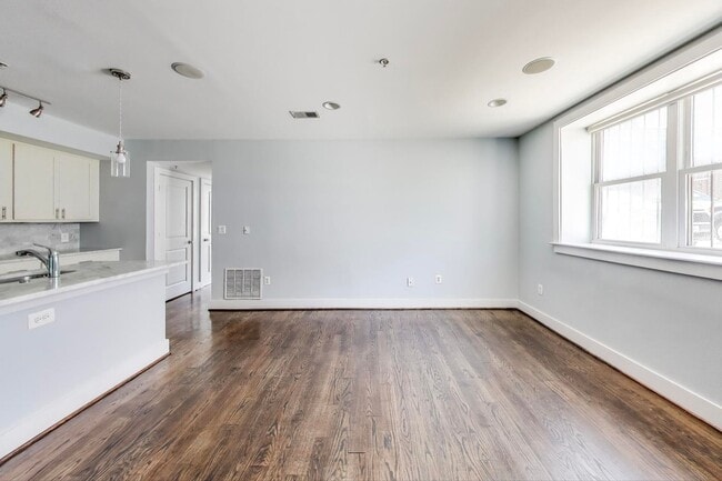 Building Photo - 2 + 2 close to Rock Creek & 16th St:  PETS...