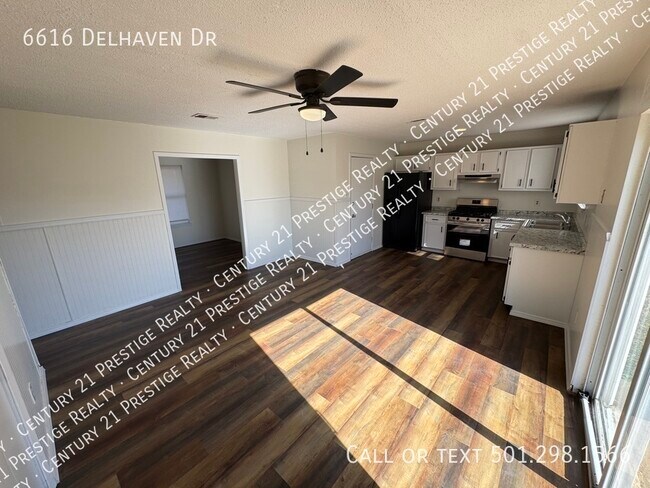 Building Photo - 6616 Delhaven Dr