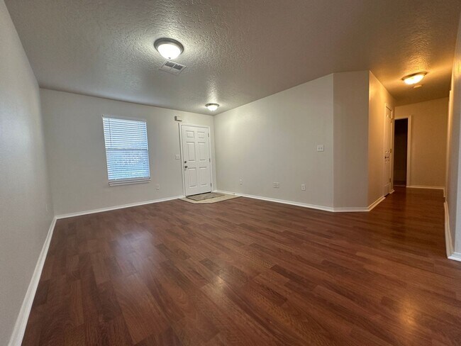 Building Photo - 3bed, 2bath 1,160sq.ft. 2car garage home in Central Caldwell location