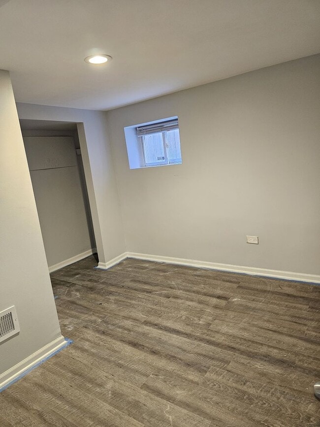 Building Photo - 2850 N Nordica Ave