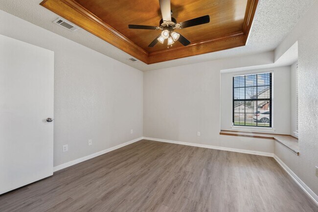 Building Photo - 2109 Boxwood Path