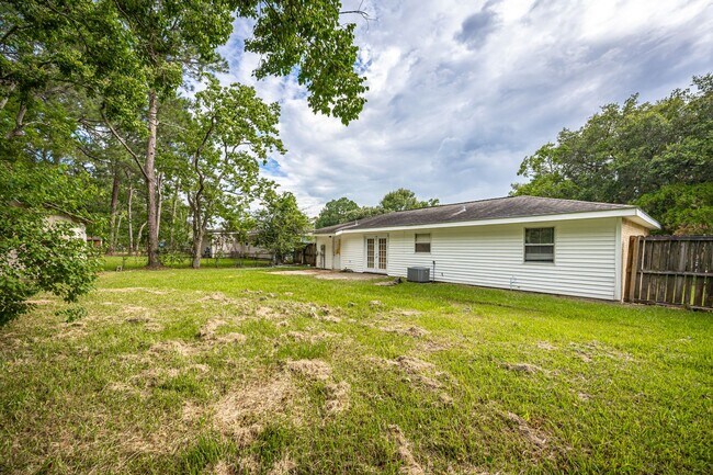 Building Photo - 2840 Gardendale Ave