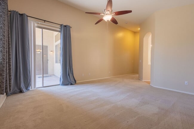 Building Photo - 3 Bedrooms 2 Bathrooms