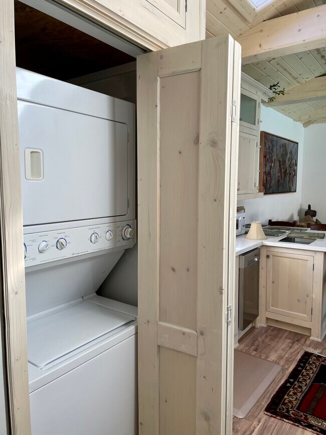 In unit washer & dryer. - 1134 Stanford St