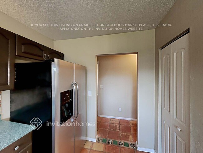 Building Photo - 10226 SW 49th Pl