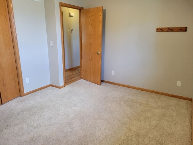 Building Photo - 3 Bedroom Twin Home