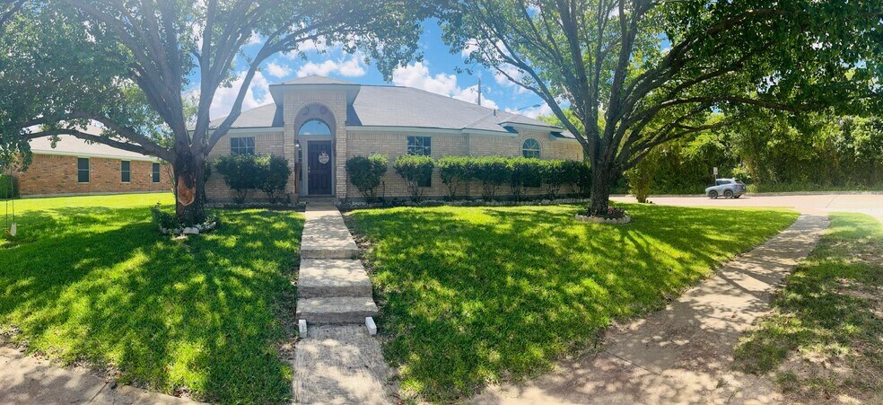 Building Photo - 445 Beard Dr