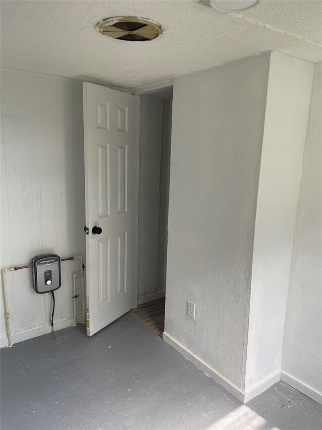 Building Photo - 8556 Berkley Dr