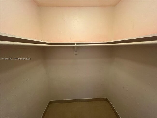 Building Photo - 6900 N Kendall Dr