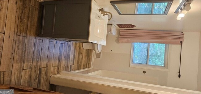 Building Photo - 1032 Standard Dr NE