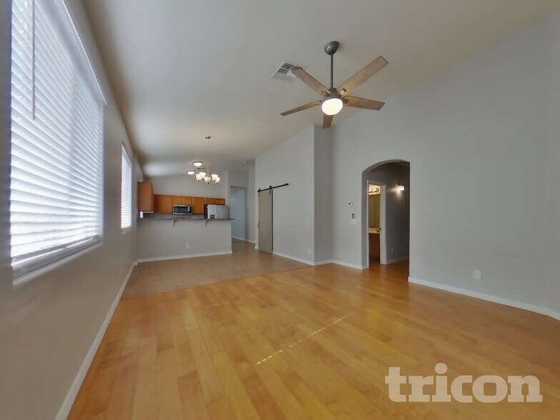 Building Photo - 17220 W Lundberg St