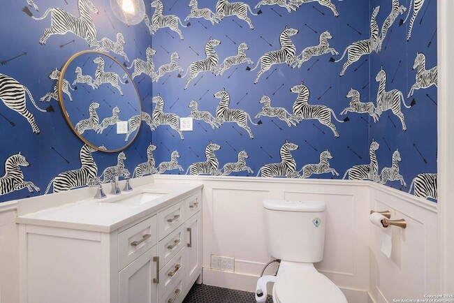 Building Photo - 418 W Rosewood Ave