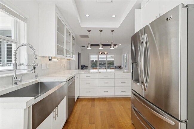 Building Photo - 2910 Calusa St